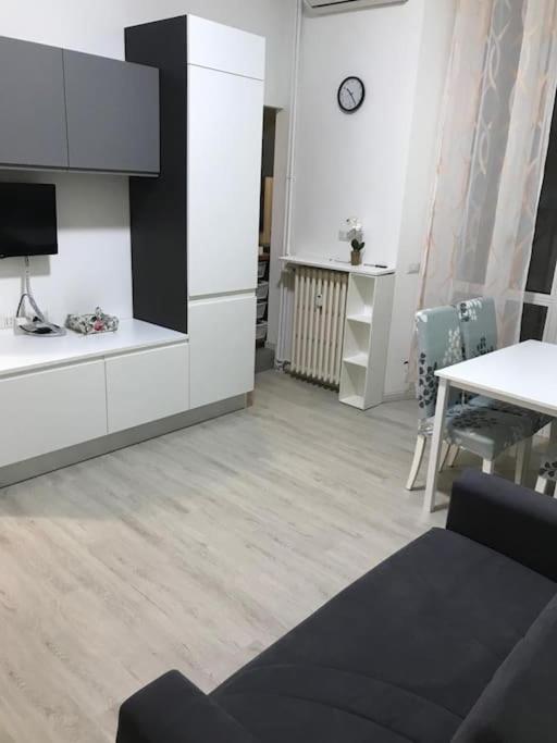 Appartamento In Zona Bocconi Milano Ngoại thất bức ảnh